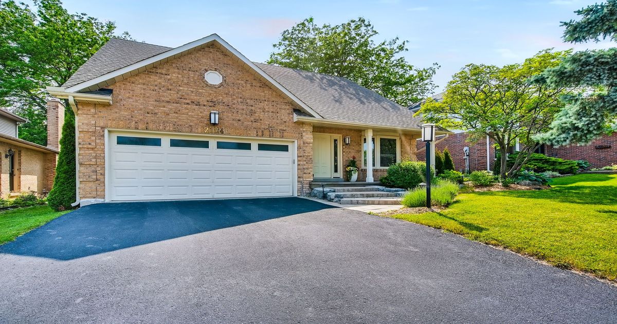 2174 Bader Crescent Burlington