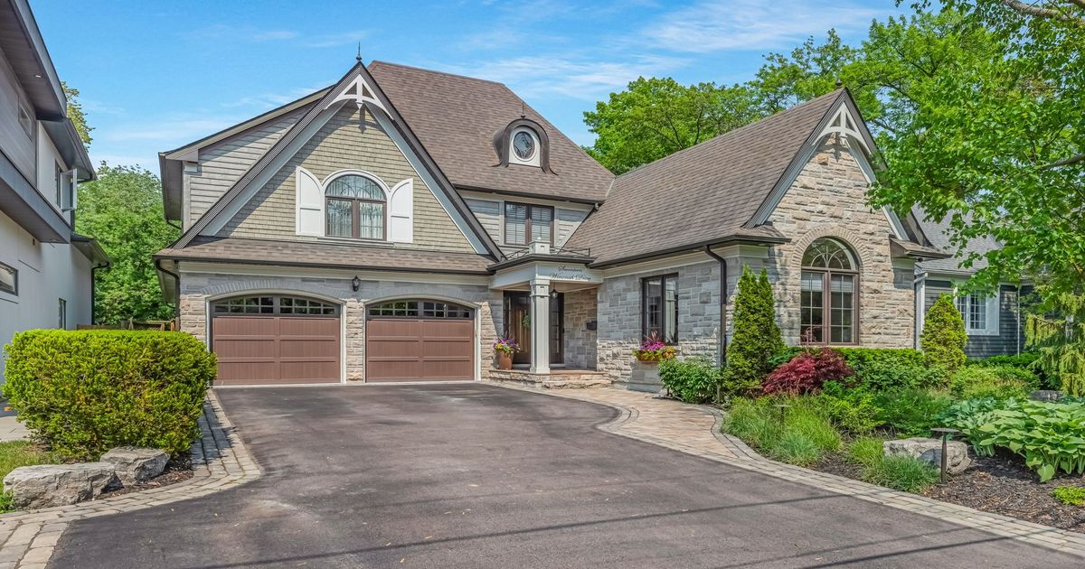 17 Wenonah Drive Mississauga