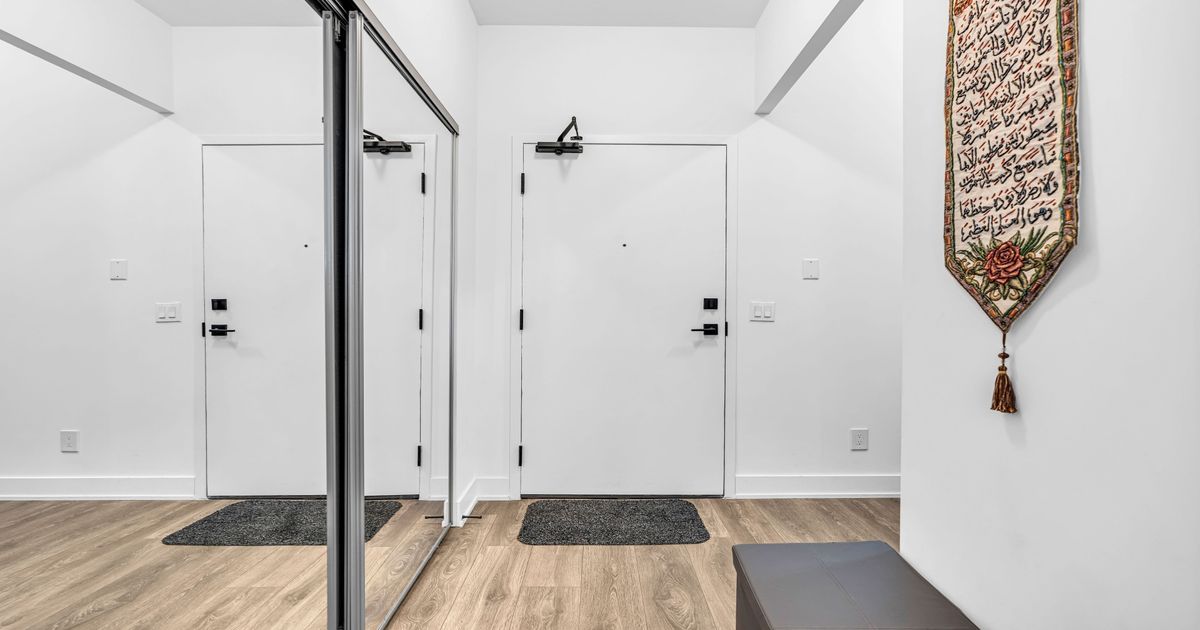 2489 Taunton Road Oakville