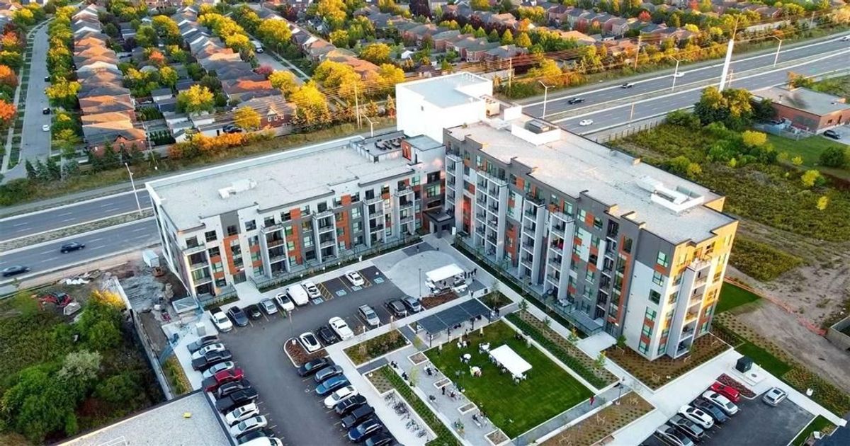 95 Dundas Street W Oakville