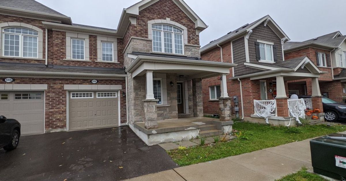 686 Laking Terrace Milton