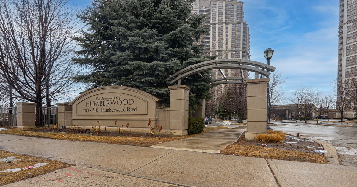 700 Humberwood Boulevard E Toronto