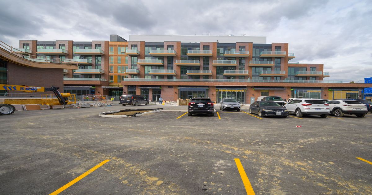 215 Lakeshore Road W Mississauga