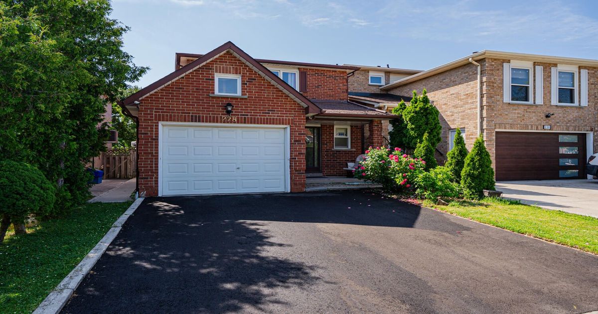 228 Lech Walesa Drive Mississauga