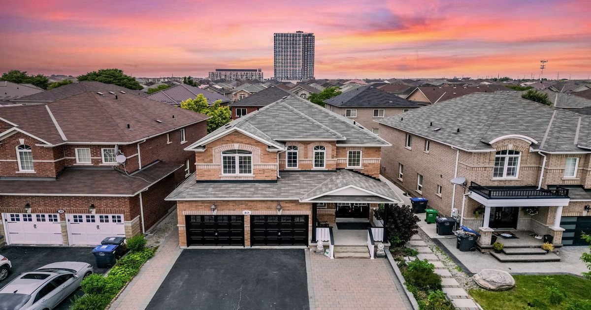 37 Alice Springs Crescent Brampton