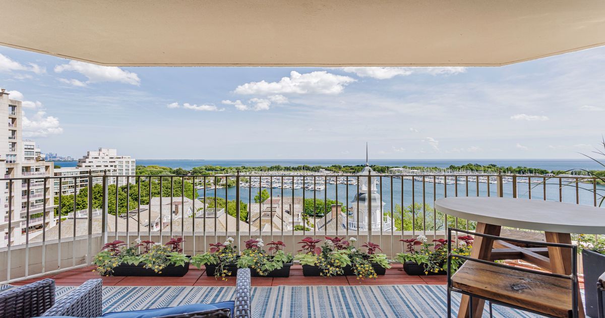 2285 Lake Shore Boulevard W Toronto
