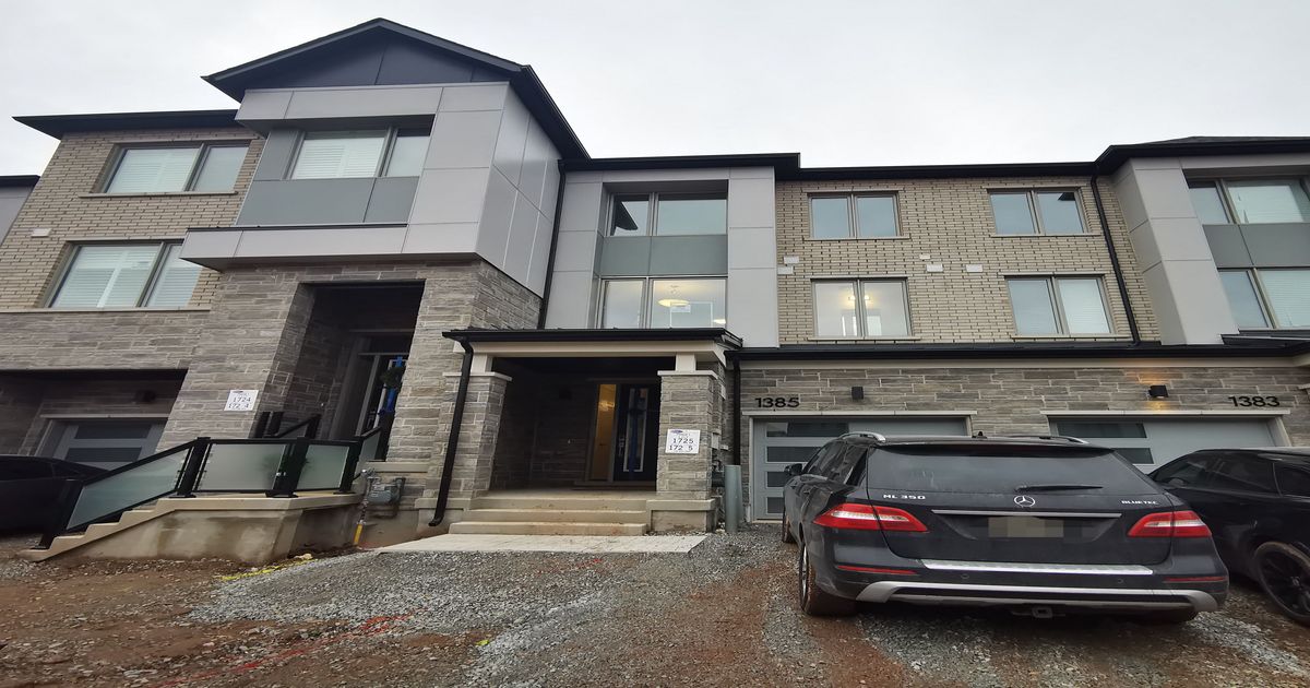 1385 Kaniv Street Oakville