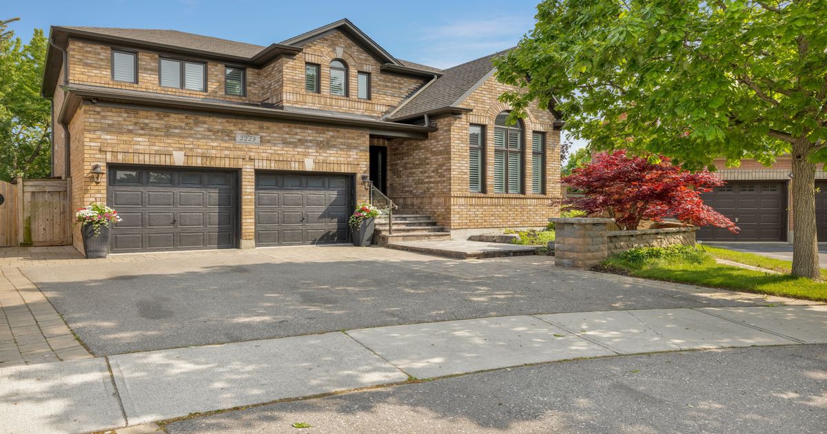 2225 Glazebrook Circle Oakville