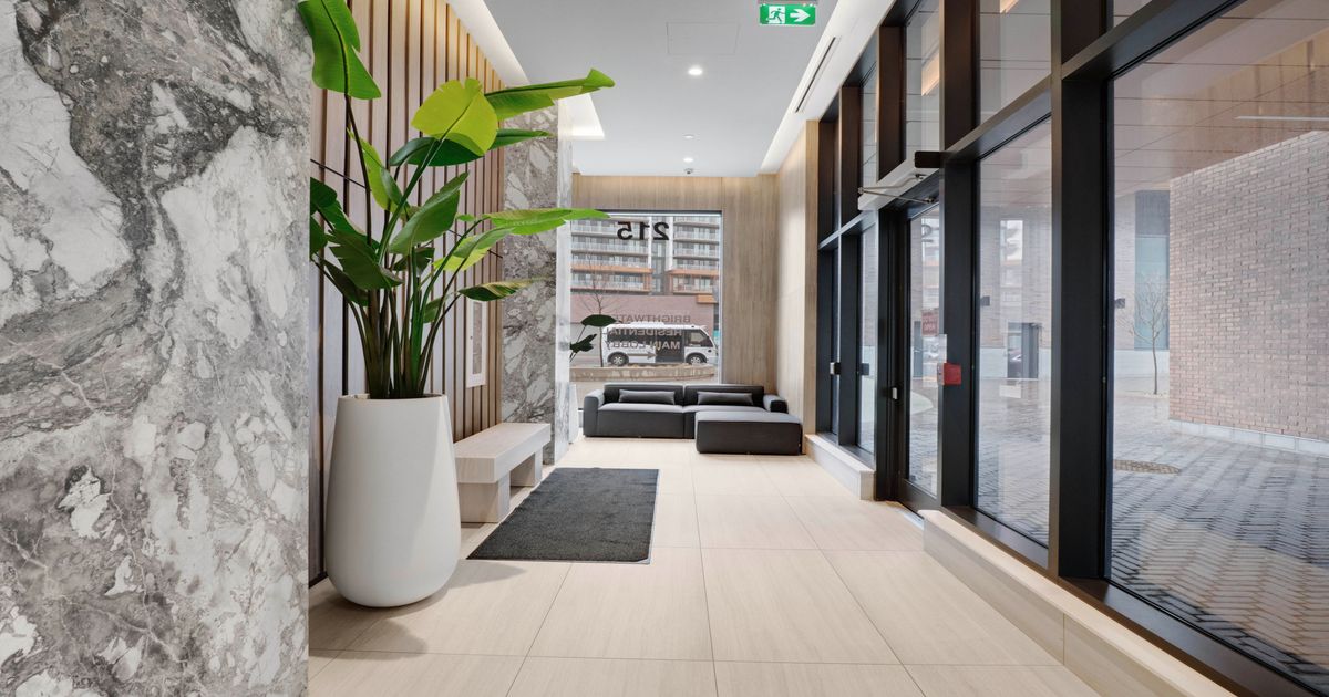 215 Lakeshore Road W Mississauga
