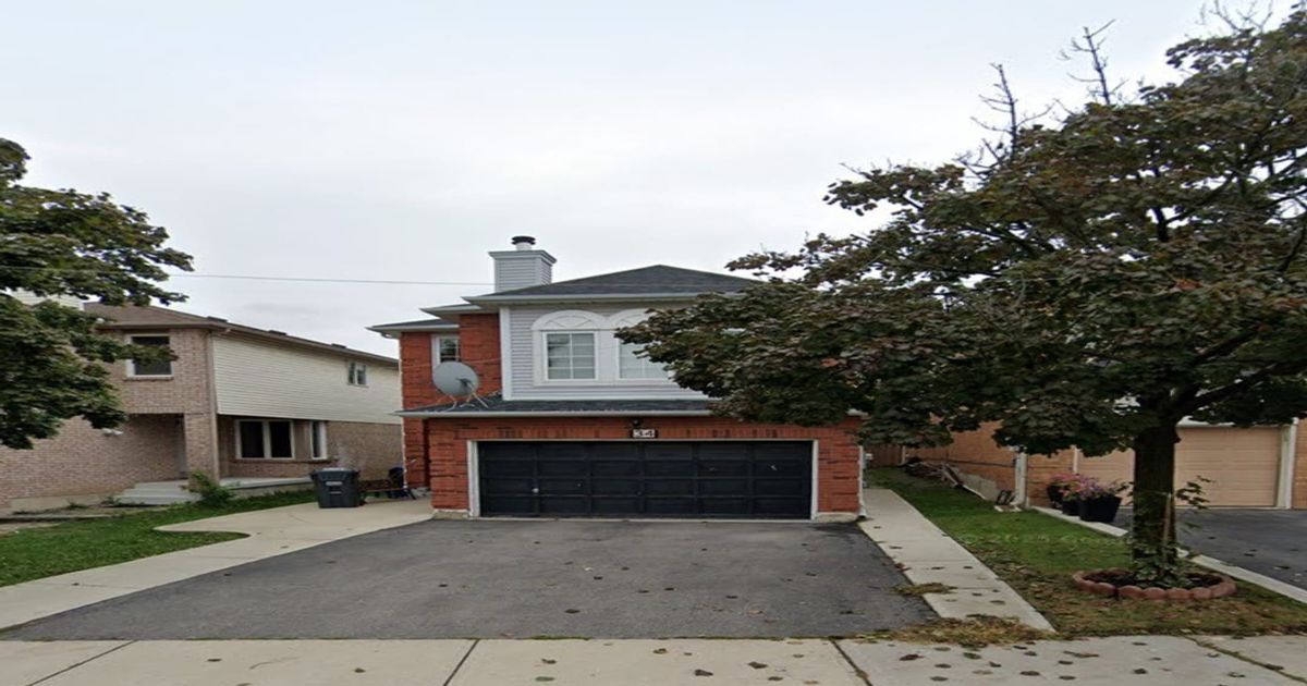 34 Beaconsfield Avenue Brampton