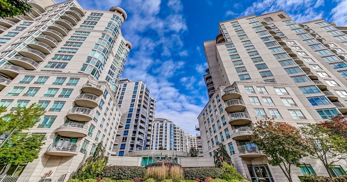 2111 Lake Shore Boulevard W Toronto