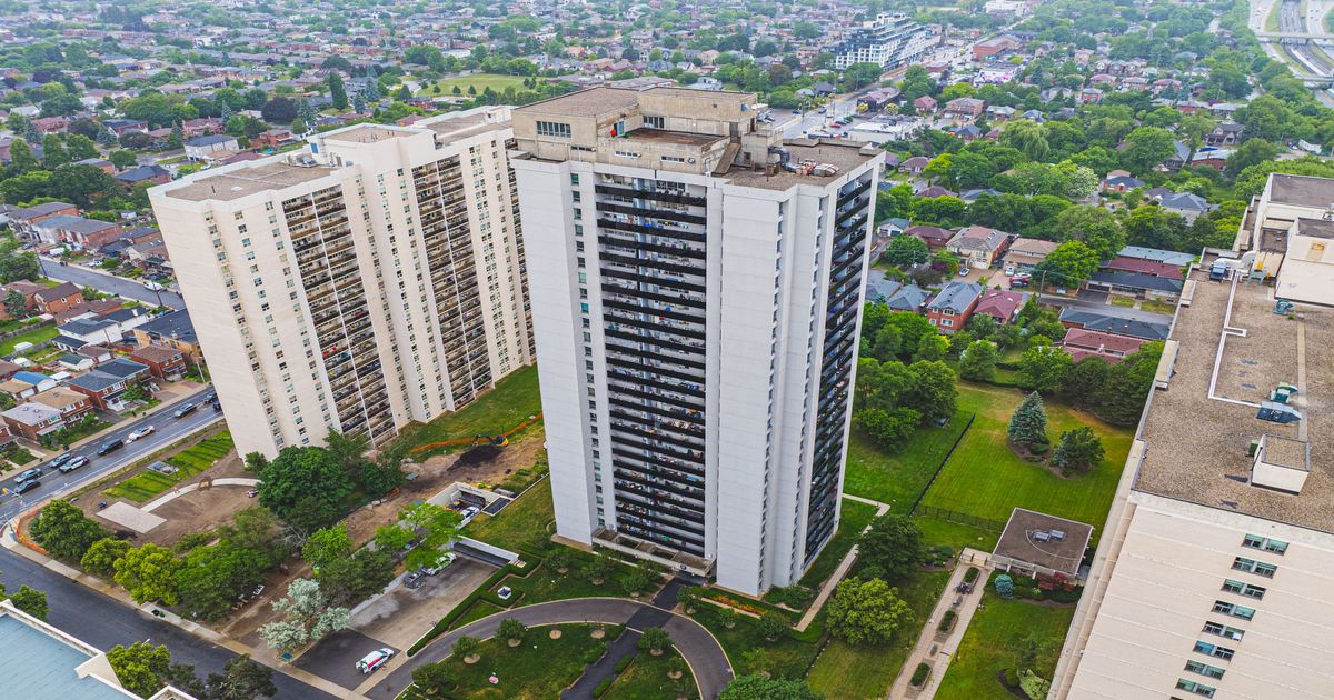 370 Ridelle Avenue Toronto
