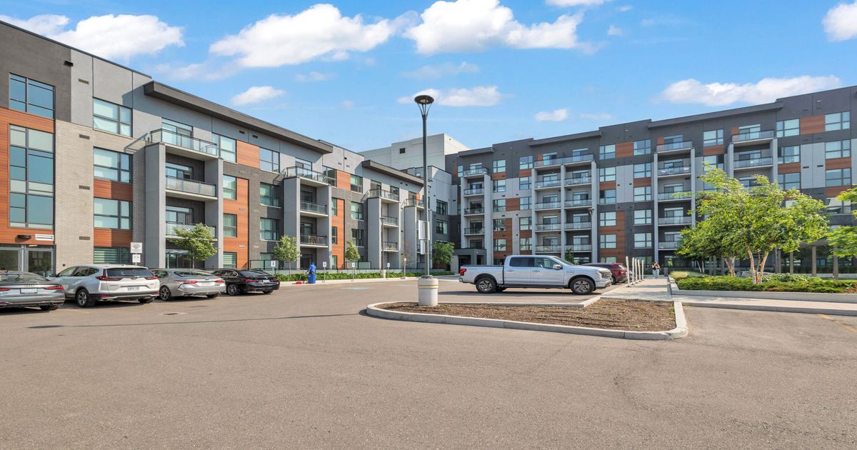 95 Dundas Street W Oakville