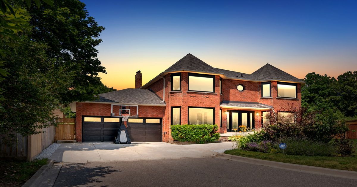 3825 Trelawny Circle Mississauga