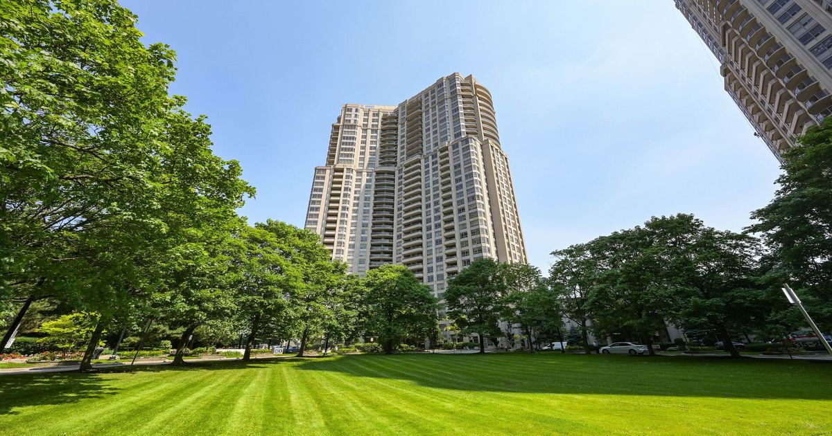 35 Kingsbridge Garden Circle Mississauga