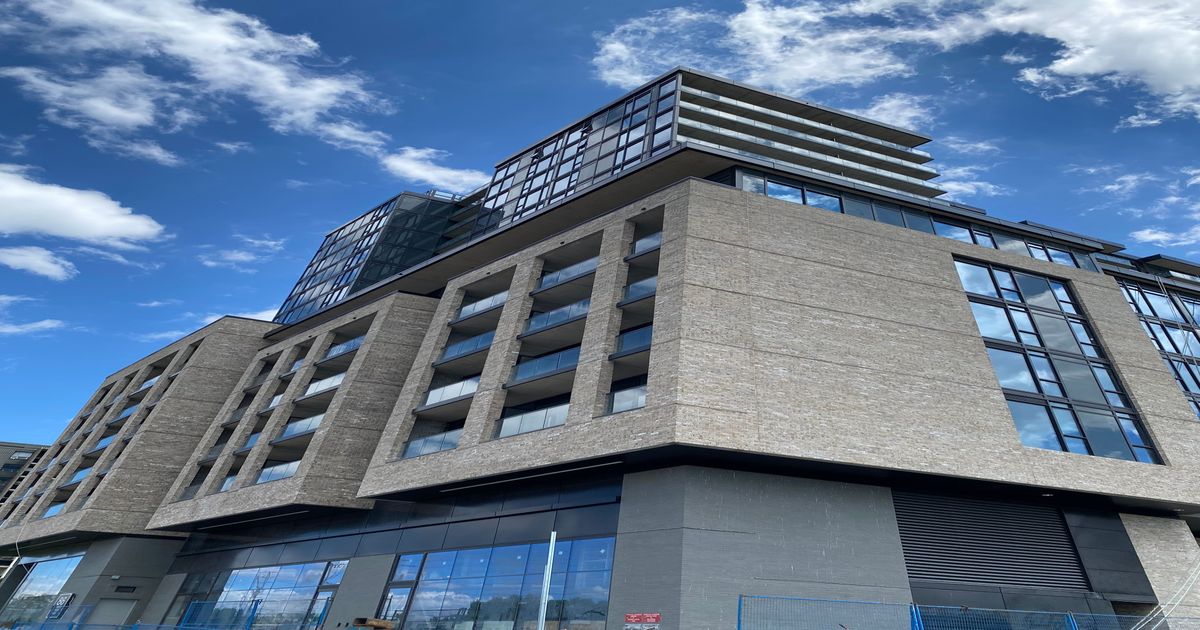 86 Dundas Street E Mississauga