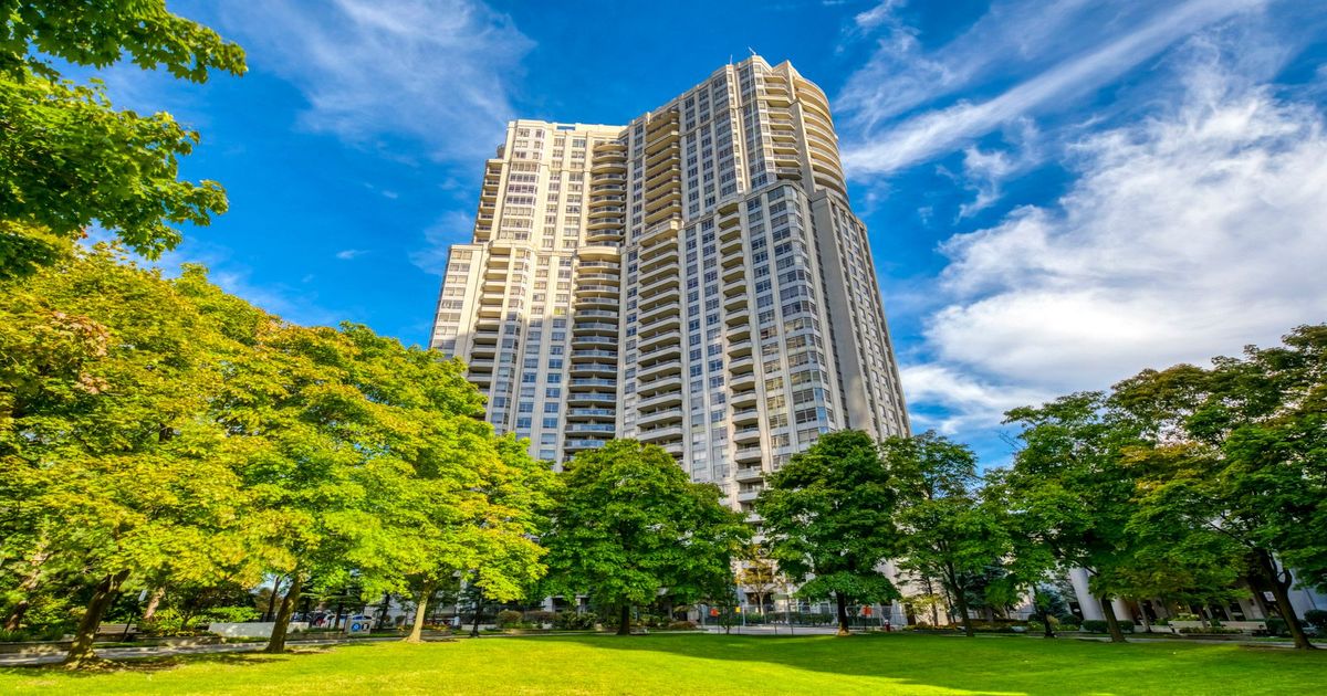 35 Kingsbridge Garden Circle Mississauga