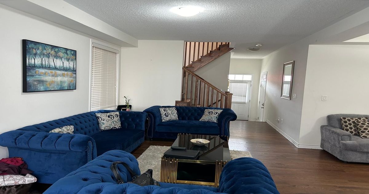 1289 Leger Way Milton