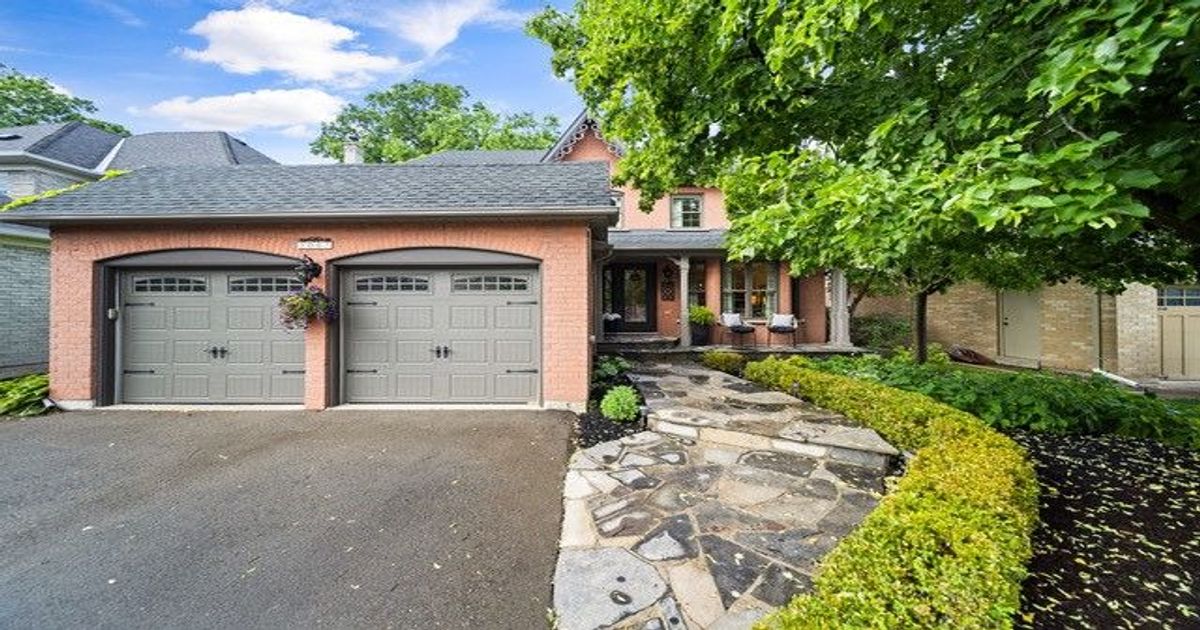 2067 Annette Court Burlington