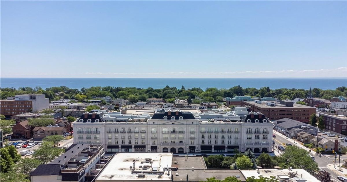 300 Randall Street Oakville