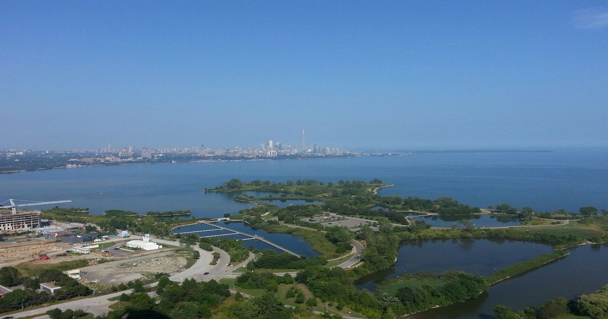 20 SHORE BREEZE Drive Toronto