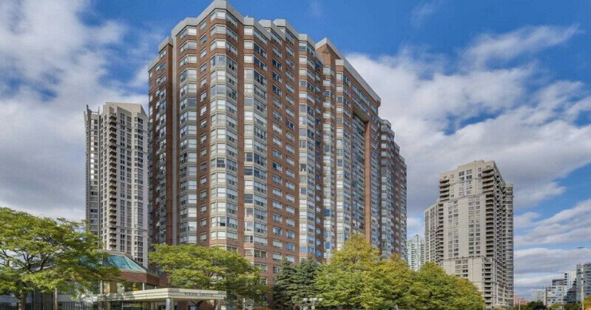 325 Webb Drive E Mississauga