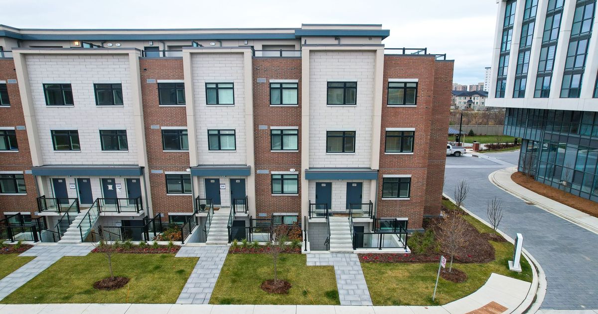 1075 Douglas McCurdy Common Mississauga