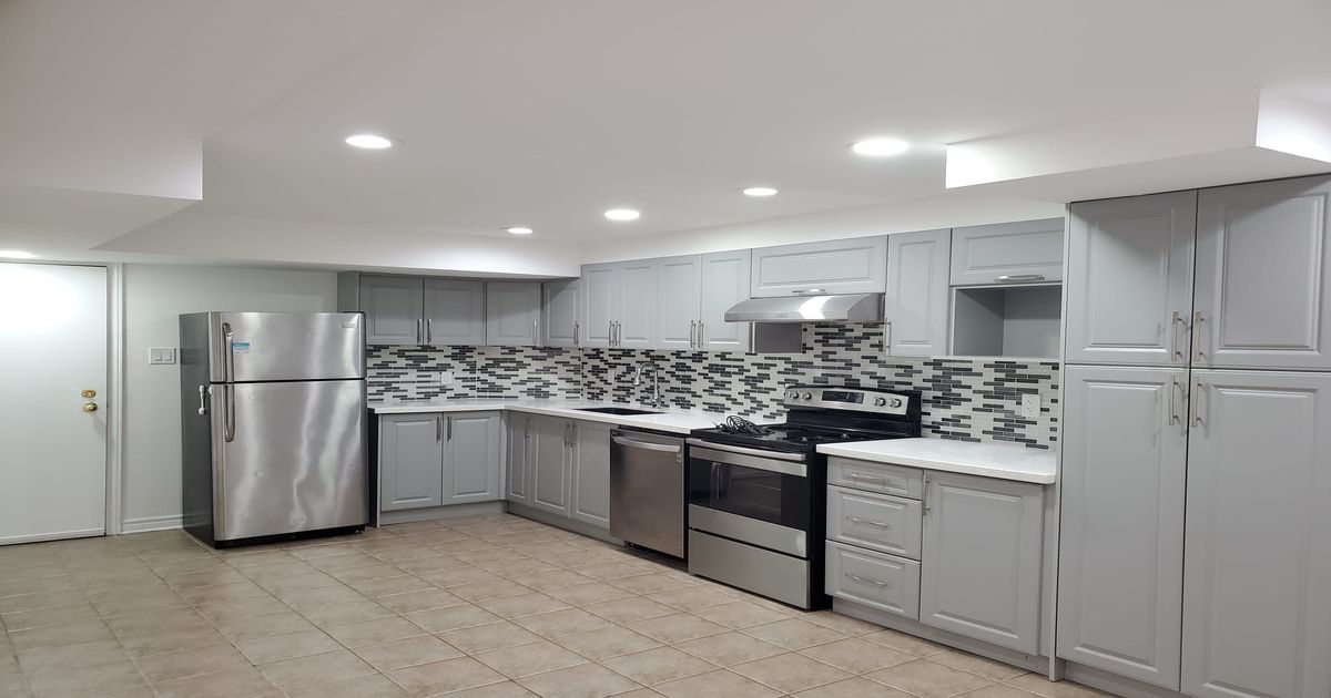 5496 Heatherleigh Avenue Mississauga