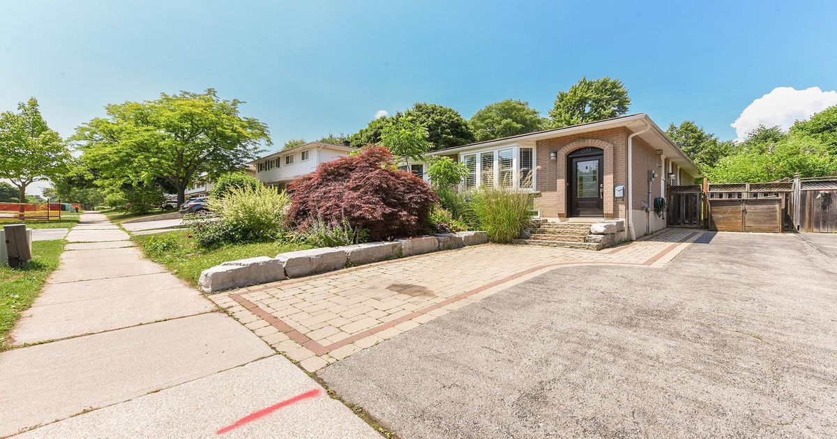 89 Mccraney Street W Oakville