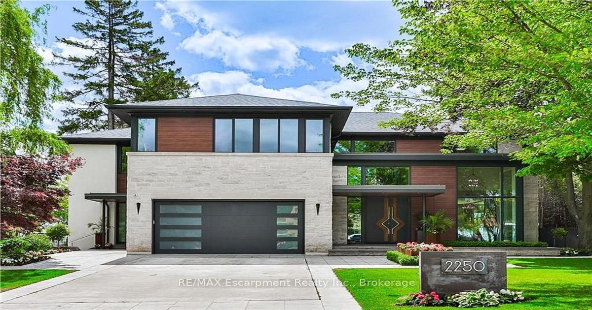 2250 Chancery Lane W Oakville