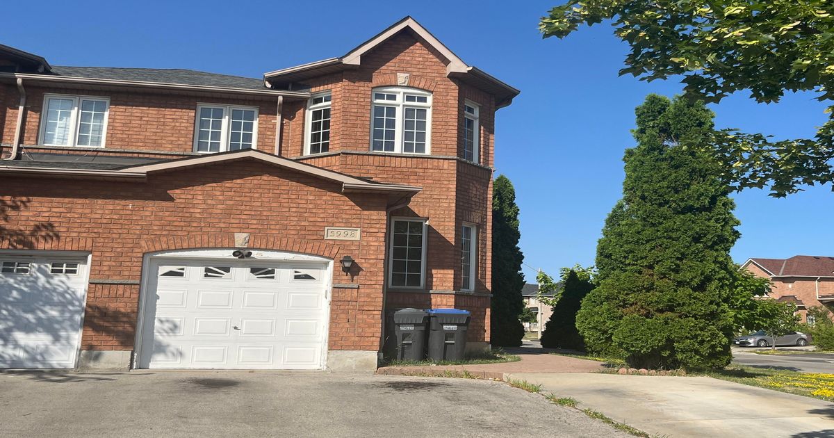 5998 Gant Crescent Mississauga