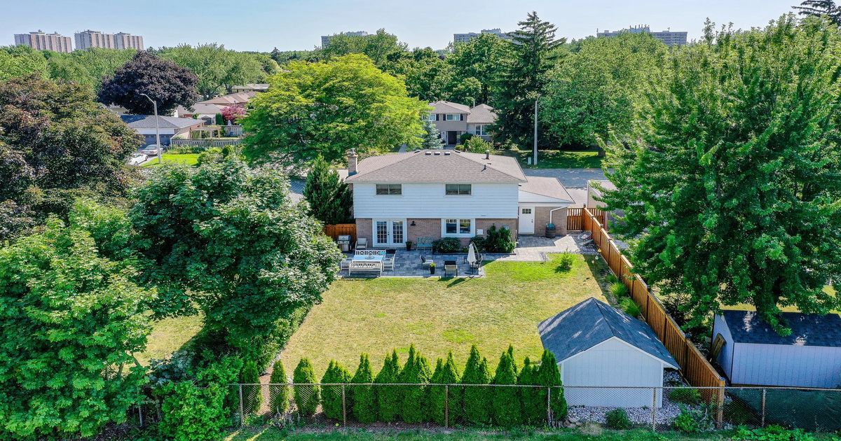 32 Belfountain Court Brampton