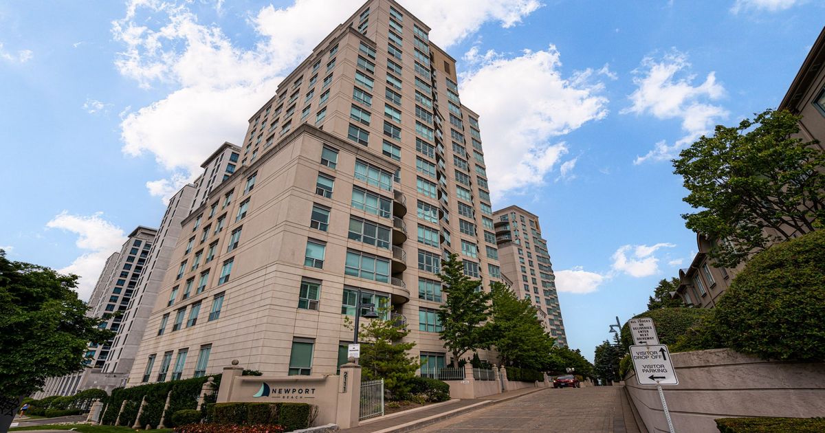 2111 Lake Shore Boulevard W Toronto