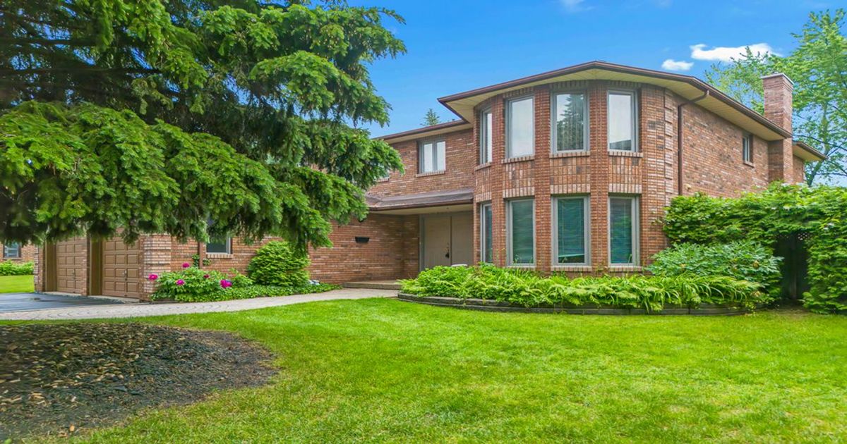 1232 Saginaw Crescent Mississauga