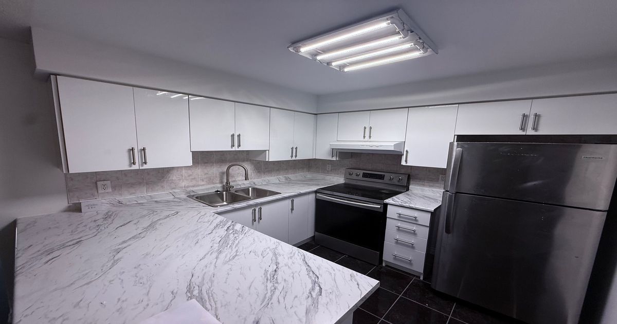35 Kingsbridge Garden Circle W Mississauga