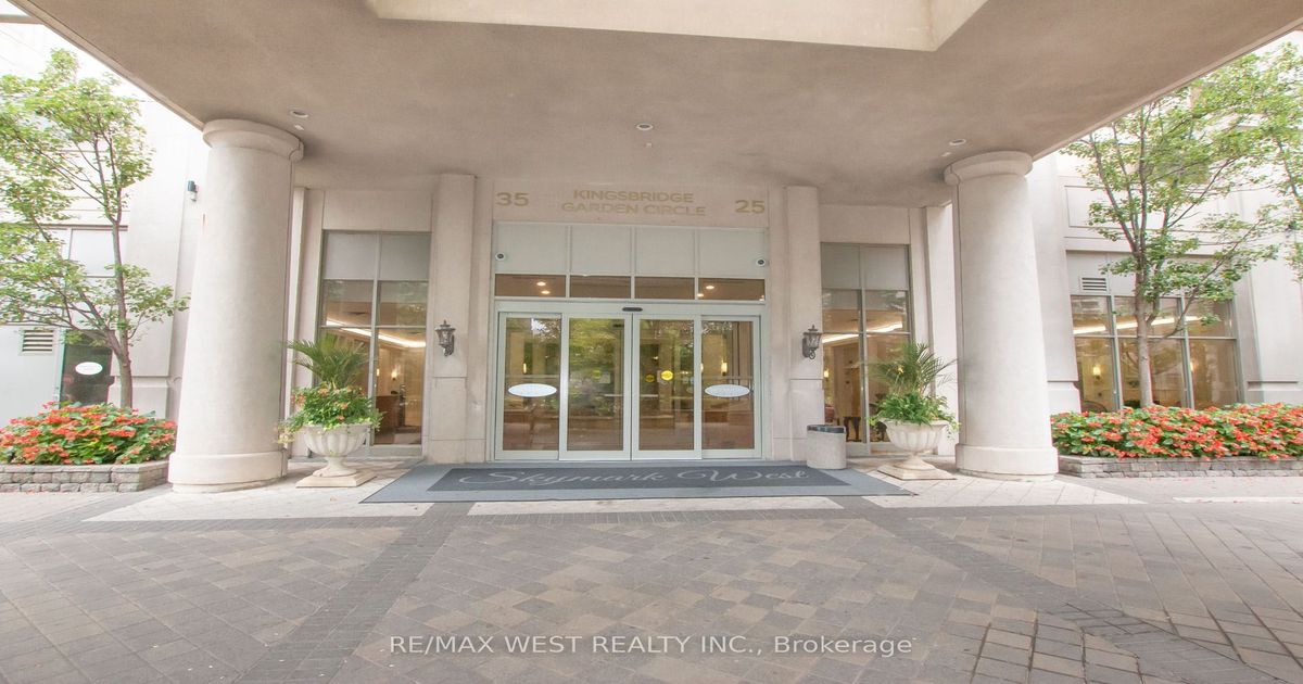 35 Kingsbridge Garden Circle Mississauga