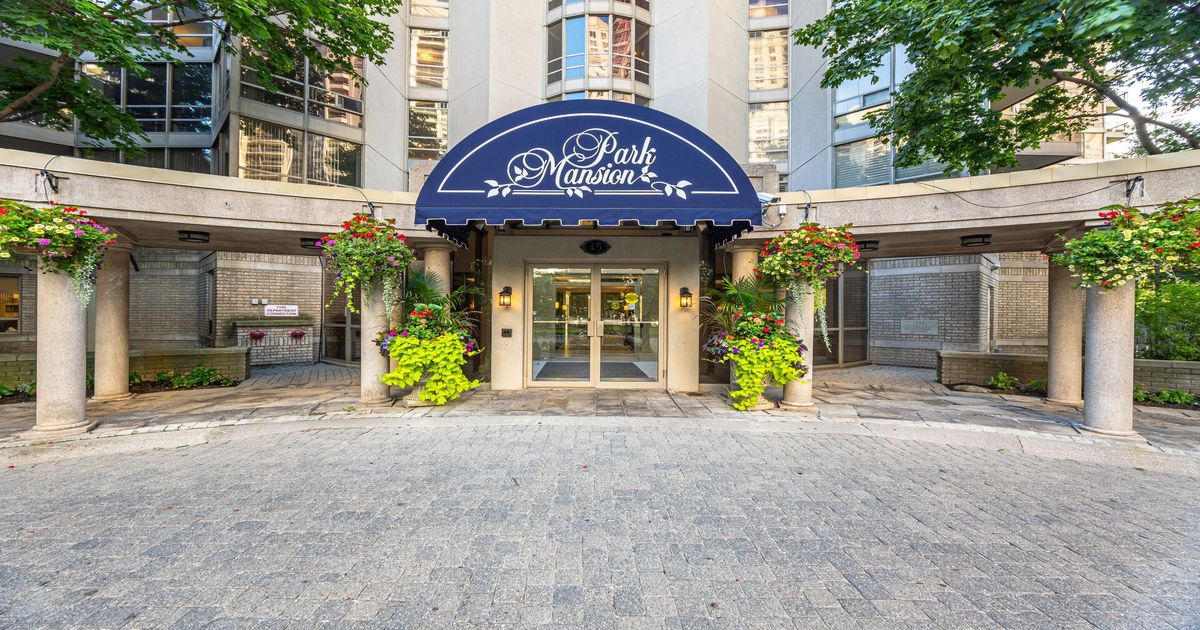 45 Kingsbridge Garden Circle Mississauga