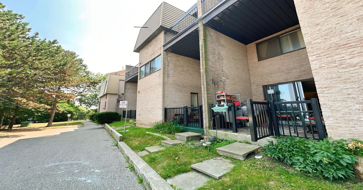2095 Roche Court Mississauga