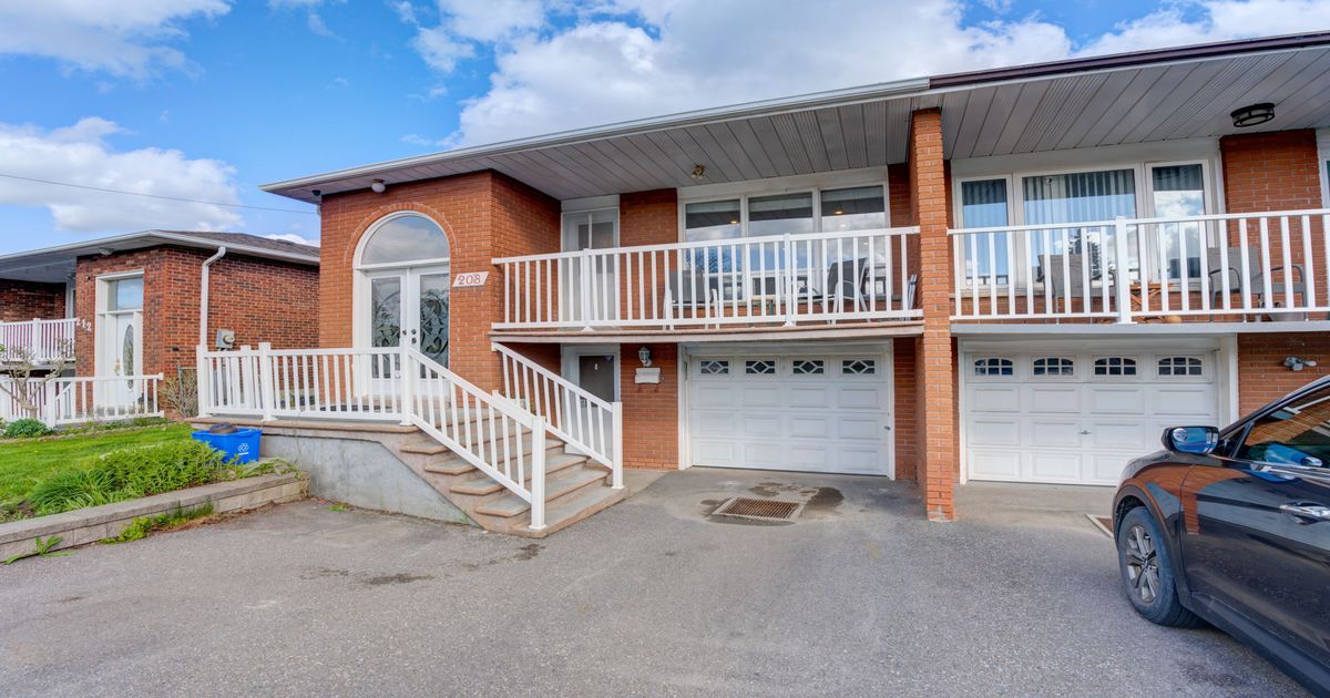 208 Meadows Boulevard Mississauga