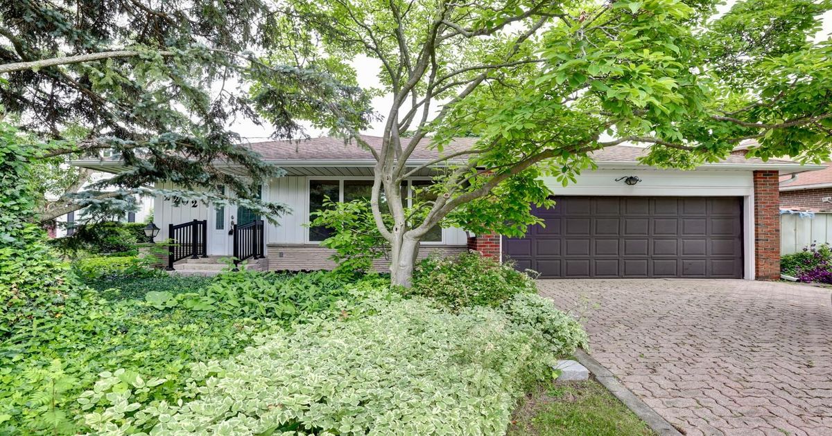 2202 Thorn Lodge Drive Mississauga