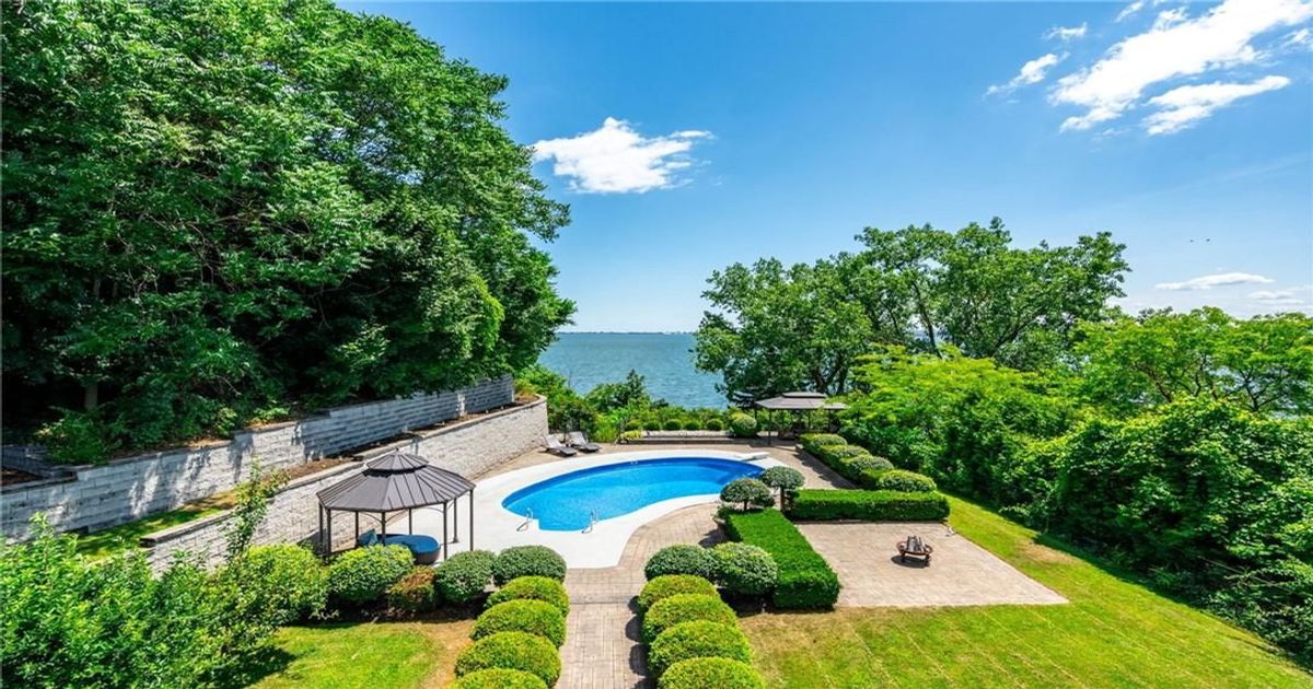 822 Danforth Place Burlington