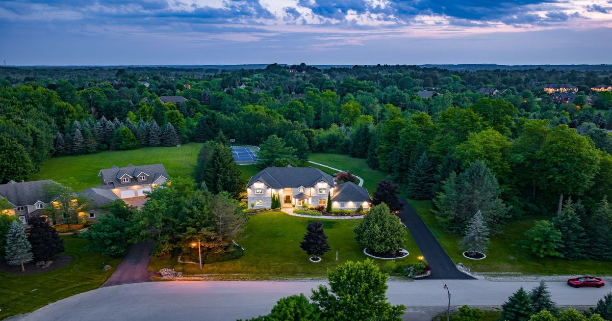 11135 Menzies Court Milton