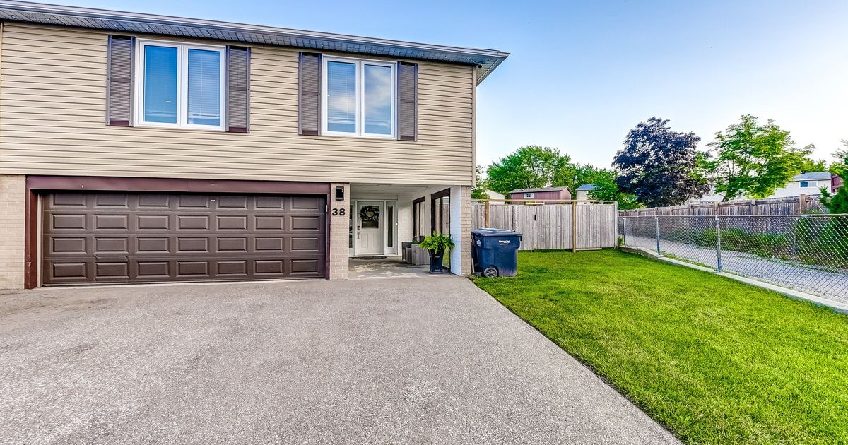 38 Gainsborough Road Brampton