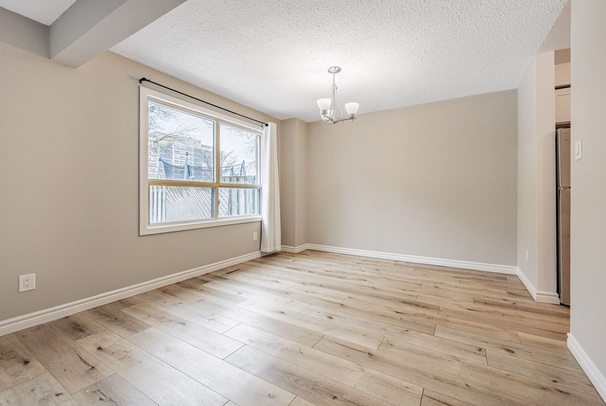 394 Eton Place Oakville 394 Eton Place Oakville