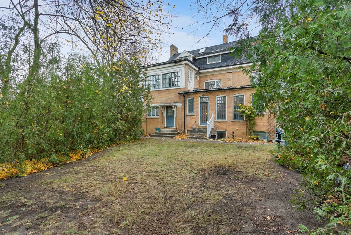 60 Indian Grove Toronto 60 Indian Grove Toronto