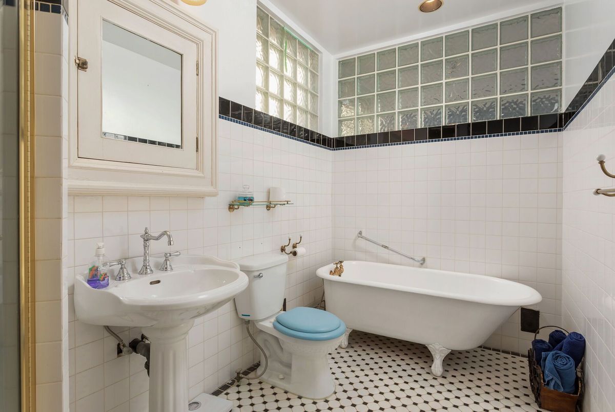 60 Indian Grove Toronto 60 Indian Grove Toronto