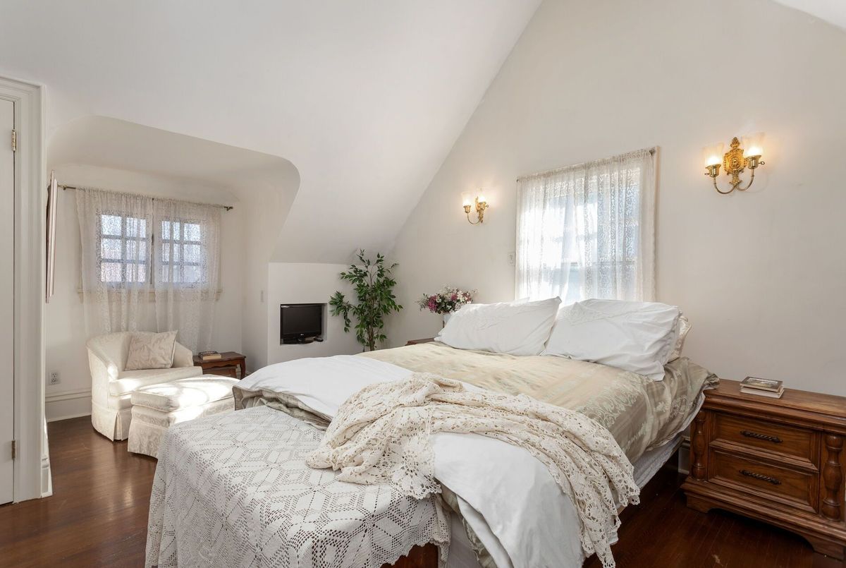 60 Indian Grove Toronto 60 Indian Grove Toronto