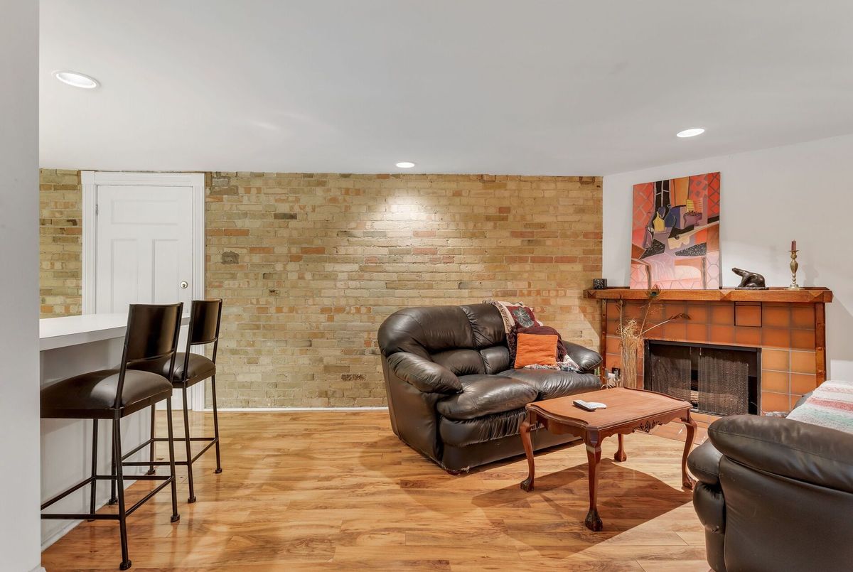 60 Indian Grove Toronto 60 Indian Grove Toronto