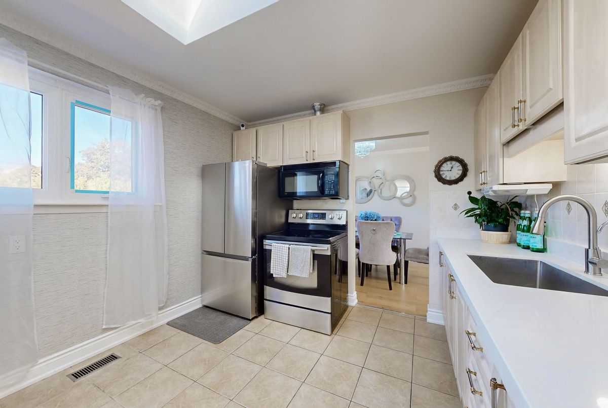 16 Frith Road Toronto 16 Frith Road Toronto