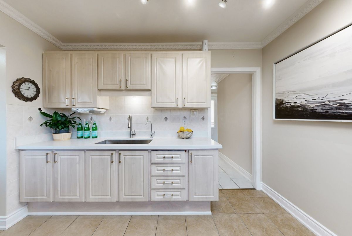 16 Frith Road Toronto 16 Frith Road Toronto